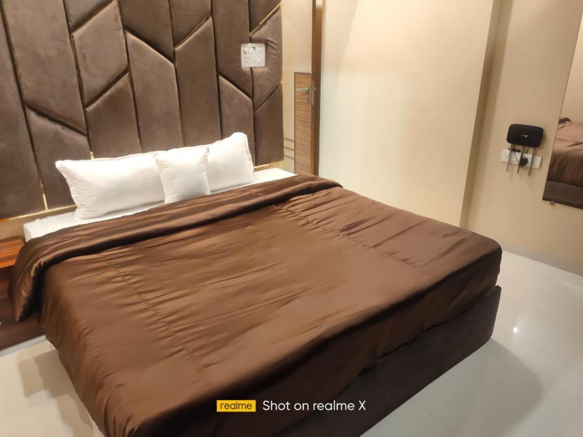 OSI Service Apartments Bandra West Mumbai Exteriör bild